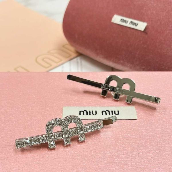 

Top Designer MiuMiu Fashion hairpin new letter M crystal sweet fairy style fashion hairpin Valentine's Day gifts high quality light luxury Accessories Jewelry