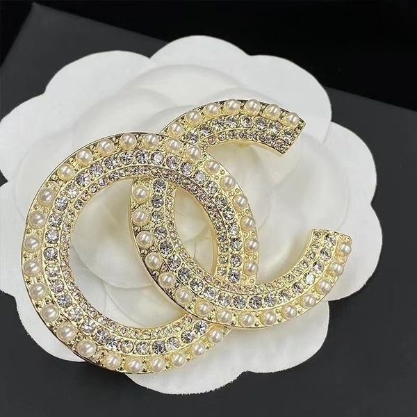 

luxury designer 18k gold plated pearl brooches fashion letter pendant brooche sweater suit pin jewelry accessories 20style, Gray