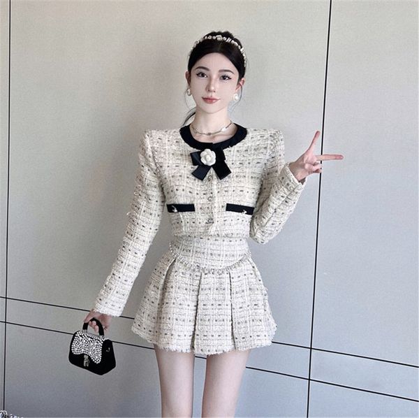 

two piece dress 2023 women short bowknot beading tweed woolen coat and high waist pleated skirts 2pcs set female outfits pieces suits 230818, White