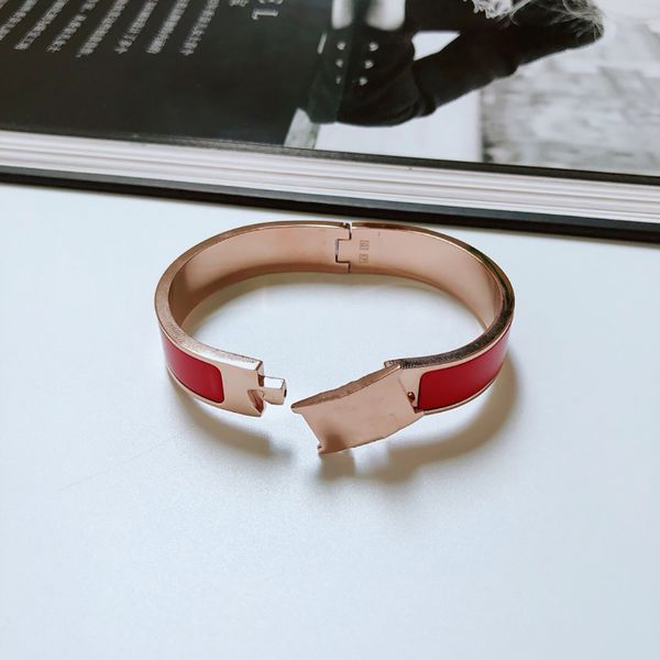 

fashion luxury bracelet designer bracelet for woman man 18k gold plated bracelets jewelry women men bracelet luxe 17 snap on bracelet christ, Black