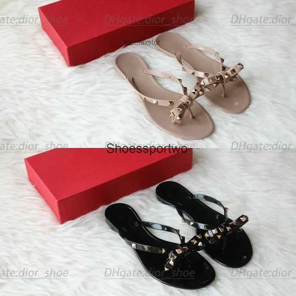 

luxury woman slipper designer man slides jelly rubber rivet thong sandals v bow nude red black studded flat slide summer beach outdoor shoe