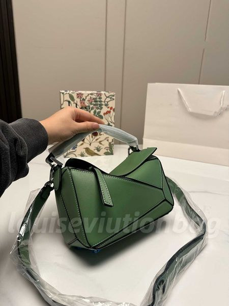 

2023 designer medium chain bag shoulder bag medium shopping handbags purse womens leather handbag totes ladies messenger crossbody tote bags