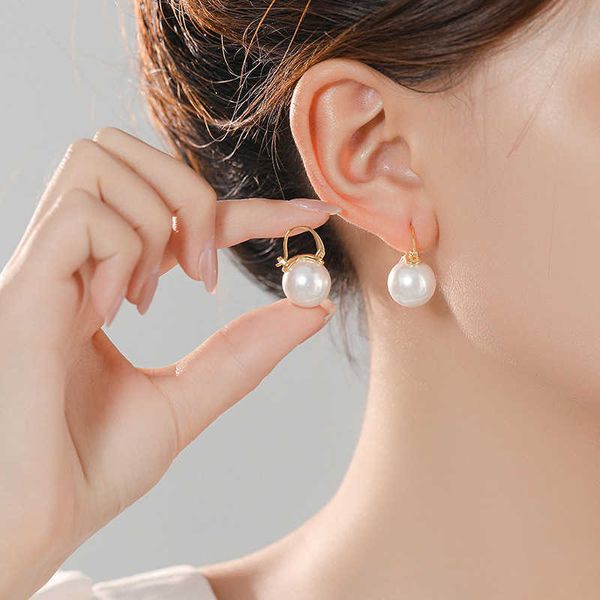 

flower basket style minimalist pearl earrings for women with a small fragrance and a new style ear buckle. versatile and high-end earrings f, Golden