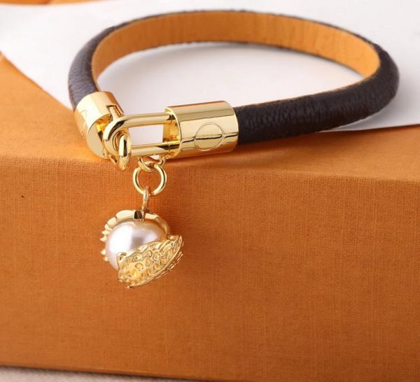 

europe america designer bracelets lady women round print flower v letter design leather bracelet bangle with 18k gold pearl pendan9120023, Golden;silver