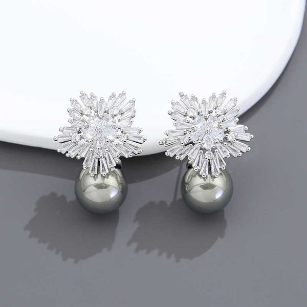 

personalized zirconia inlaid snowflake pearl earrings with highends ensefa shionablete mperamentand ear ringsfor fem alecel ebritieswit hlig, Black