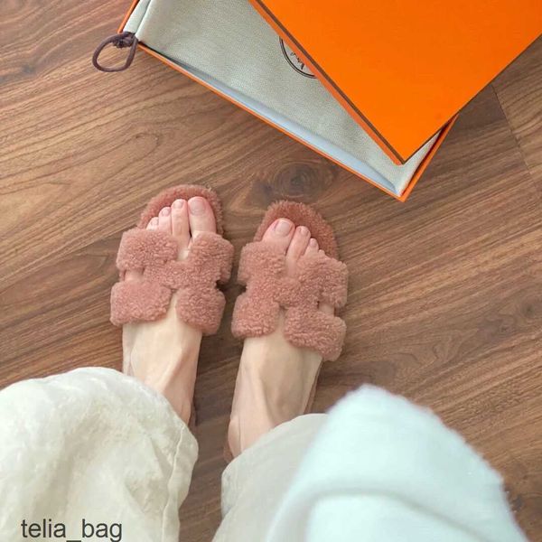 

dsigner hermzs fur slipper furry word slippers bear bear shoes sandal oran for designer mop one winter emma teddy women 2023 color matching