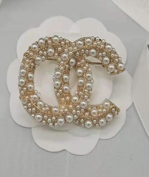 

designer gold brand luxurys desinger brooch famous women rhinestone pearl letter c brooches suit pin fashion jewelry clothing deco7780014, Gray