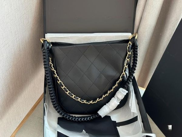 

at first glance, i was attracted by the shoulder strap a good-looking hippie bag. soft cowhide has a durable and textured appearance.