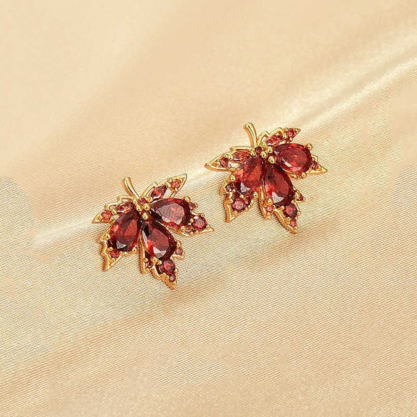 

red maple leaf silver needle girl high grade full diamond red zircon earrings 2022 new fashion earnail style, Golden
