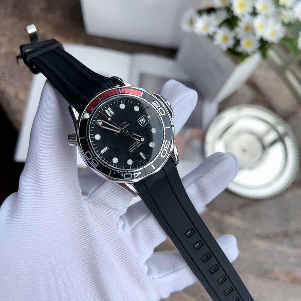 

mens watches black blue rubber strap quartz movement wristwatches men women classic sapphire waterproof designer watch 40mm, Slivery;brown