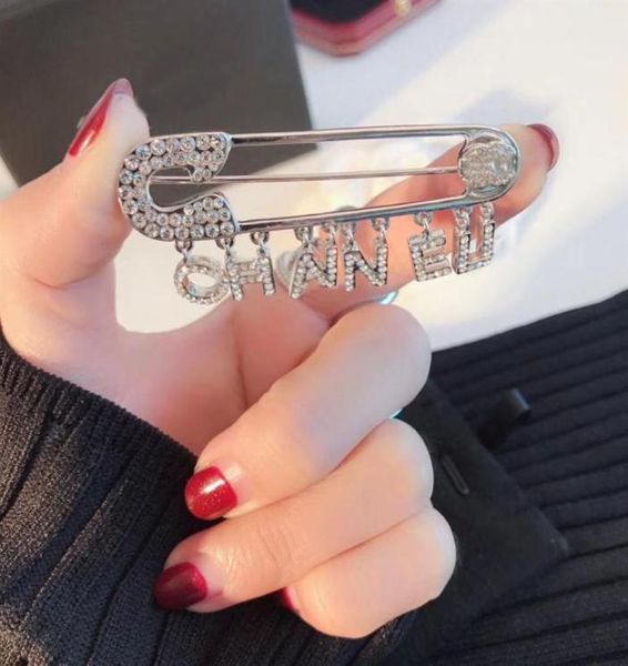 

luxury pin crystal brooches for men and women channel brooch designer wedding lovers jewelry as a gift with flannel bag278n6404498, Gray