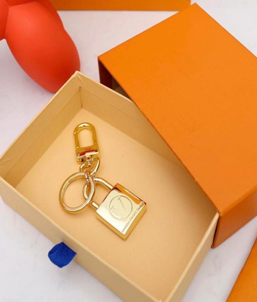 

fashion keychain luxury designer silver gold metal key buckle classic letter lock pendant keychains backpack ornament1008483, Slivery;golden