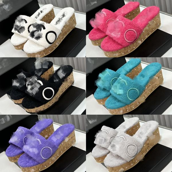 

interlocking c fur slippers wedge heels fur slides heeled platform sandal winter autumn slider designer women slip on mules shearling dress, Black