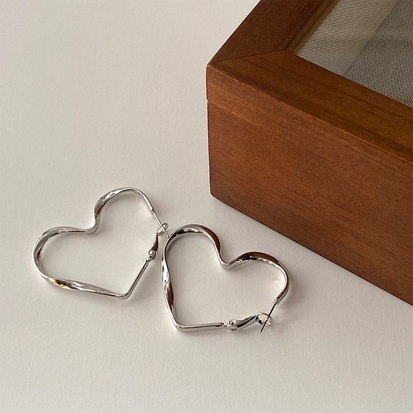 

cold wind metal love earrings niche design female high -level sense earring, Golden;silver