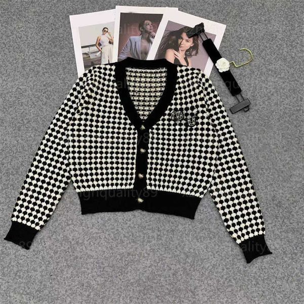 

designers sweaters womens cardigan knit sweater jacket long sleeved v-neck letter studded black and white plaid knitwear designer cardigan j, White;black