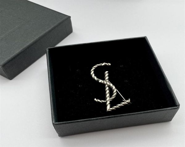 

luxury fashion designer men womens brooch pins brand silver letter brooch pin suit dress pins for lady specifications designer jew2922395, Gray