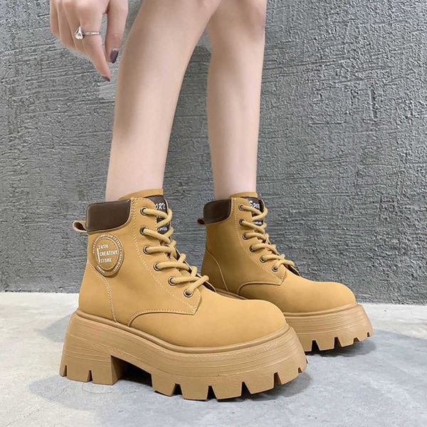 

2023 autumn new fashion british style lace up high yellow boots big head handsome motorcycle martin boots 230811, Black
