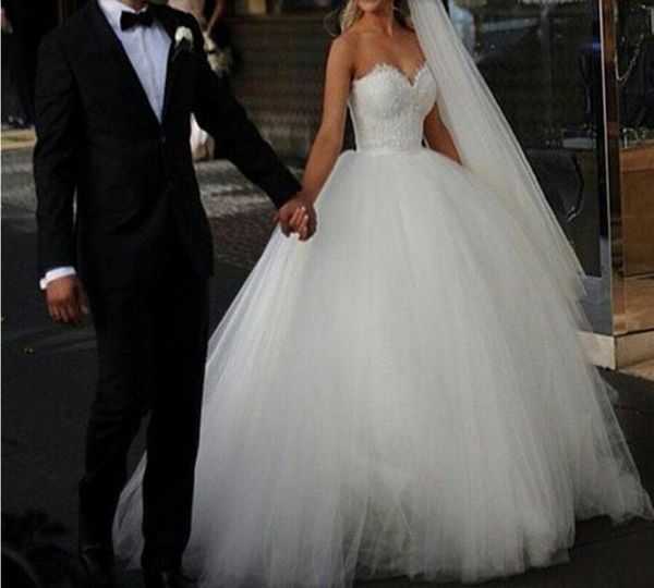 

2015 vintage strapless princess beaded lace ball gown wedding dress bridal dresses tulle robe de mariage2438890, White