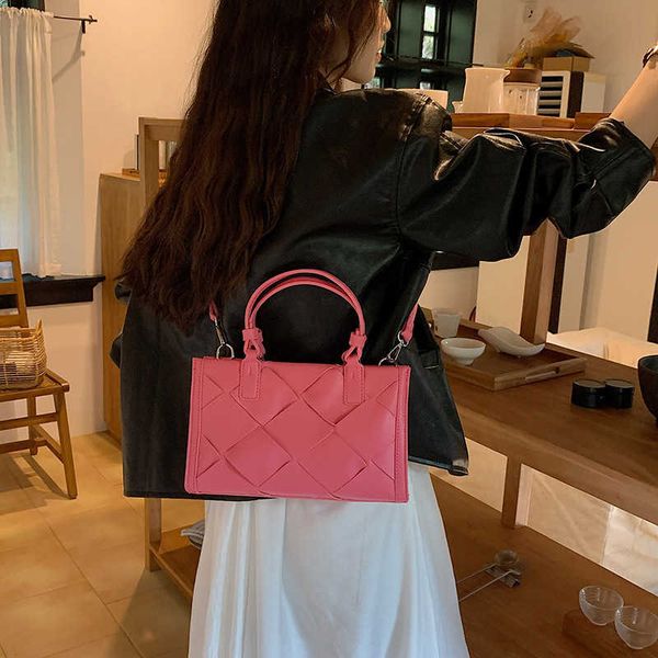 

shoulder bags women's new trendy and fashionable woven handheld tote bag small high capacity sense one crossbody bag