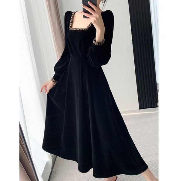 

runway dresses skirt is a new style of star brand in winter french retro hepburn square neck velveteen1768873, Black