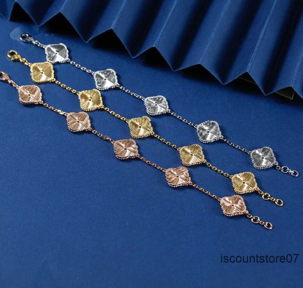 

four leaf clover bracelet for woman designer s925 bracelets gold silver mother of pearl green flower chain womenscwfa, Golden;silver