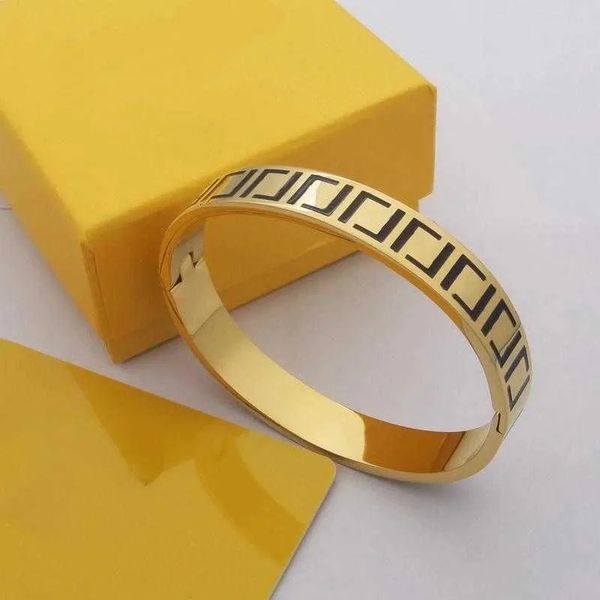 

bangle europe america r jewelry lady women titanium steel black/white enamel engraved letter 18k gold bangle bracelet 2 color y23245