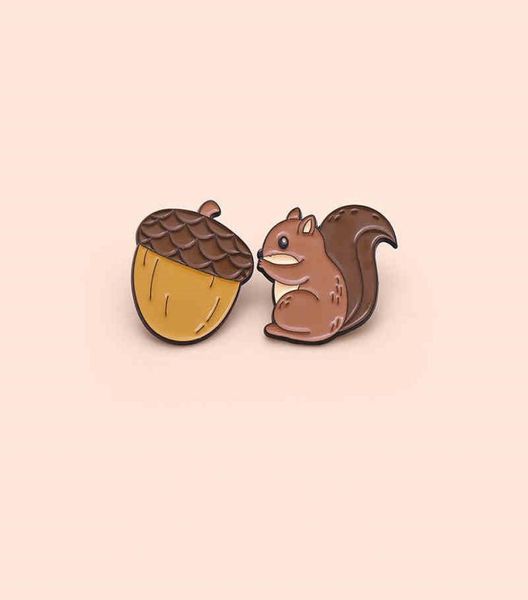 

squirrel and pine cones brooches for women cartoon creative enamel lapel pins funny couple badges denim shirt gift bag accessories1364409, Gray