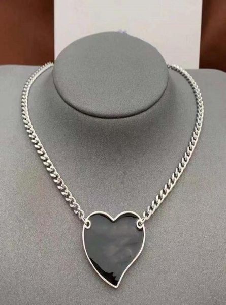 

2021 luxury designer jewelry charm necklace lady chains personalized pendant black love heart letter womens mens steel hip hop pun8199077, Silver