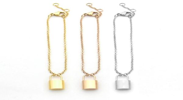 

2021 titanium steel high polished bangle men women love designer bracelets gold plated 3 colors lock bangles v letter logo printed4734785, Black