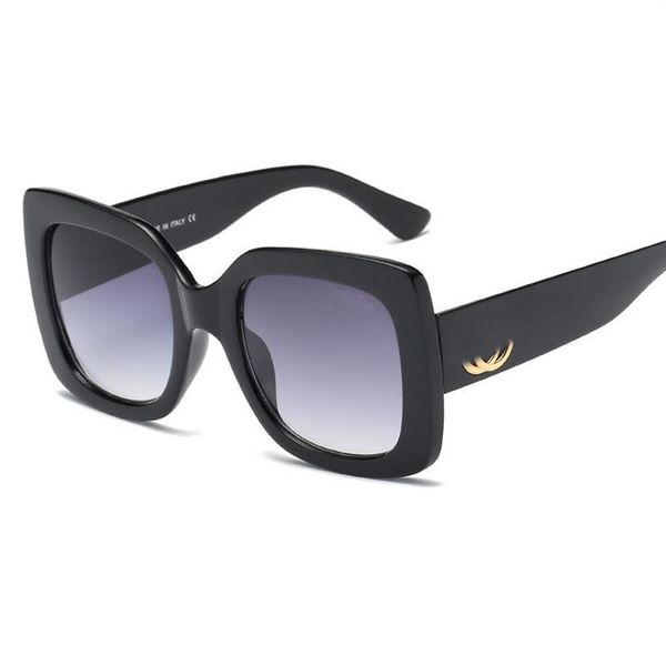 

2022 p designer sunglass women eyeglasses outdoor shades pc frame fashion classic lady sun glasses mirrors for womens luxury sungl207v, White;black