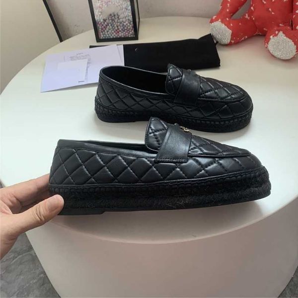

thick bottom raffia straw loafer quilted espadrilles shoes 2023 paris designer sandal interlocking c chain buckle lambskin platform sneaker, Black