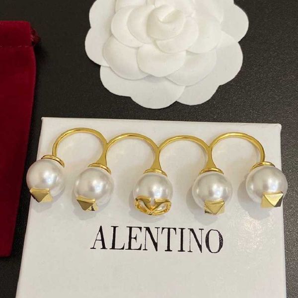 

woman fashion valentino designer v-letter pearl ring brass material niche design high-end feel ring, Silver