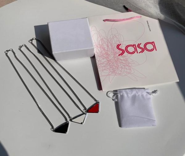 

21ss couples mens necklace fashion designer necklaces metal triangle badge letter engraving pendant design has historical heritage9891571, Silver