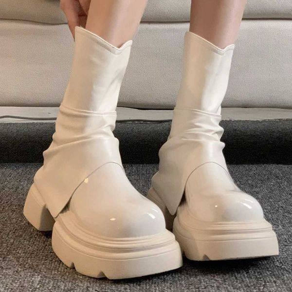

2023 autumn and winter new fashion spicy girl style matsuke thick sole short boots women's korean version slim leg martin boots 230811, Black