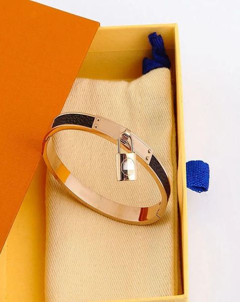 

letter lock bangle lover charm bracelet luxury classic fashion designer jewelry gift with box6037872, Black
