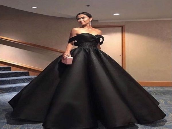 

robe de soriee elegant beads satin sweetheart ball gown evening dress 2017 off the shoulder short sleeve high qualtiy prom dresses4349799, Black;red