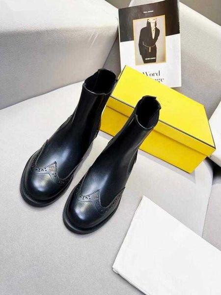 

luxury slipper tasmans slippers womens slip-on platform flats slides black chestnut red fashion sneakers designer boots fur