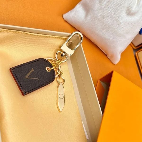 

luxurys designers keychain leather lovers keychains bag charm flower letter key chain fashion bag pendant key ring g2308231z-6, Silver