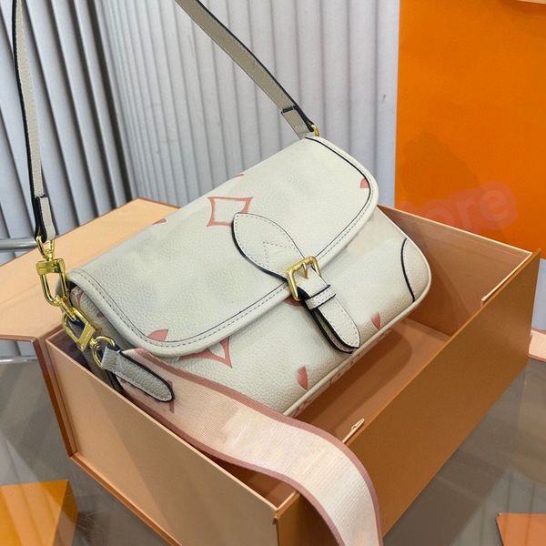 

designer bag shoulder bag handbag leather luxury old flower diane baguette handbag large capacity embossed letter color 2023 new shoulder ba