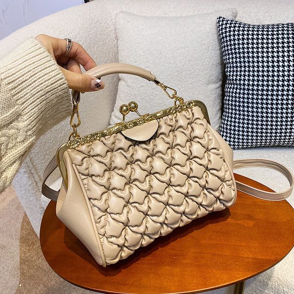 

evening bags classic style clip bag for women 2023 trend rhombus pleated handbag luxury brand female designer messenger work 230824