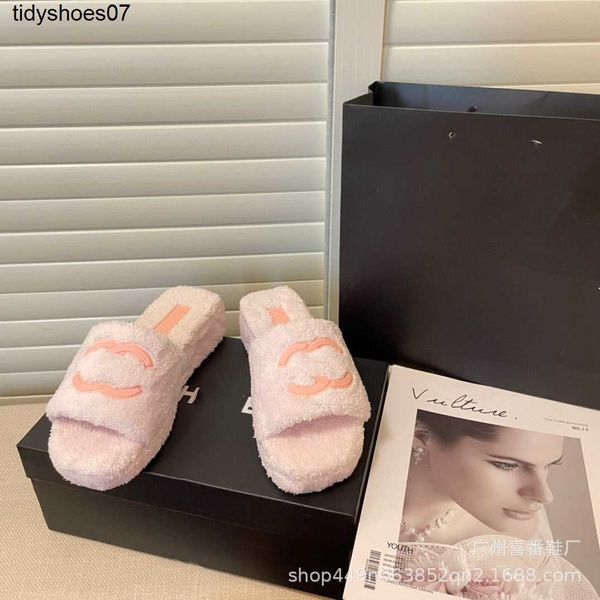 

channel one word net red fur slippers 2023 autumn and winter new colorful lamb hair fur cotton slippers women's shoes, Black