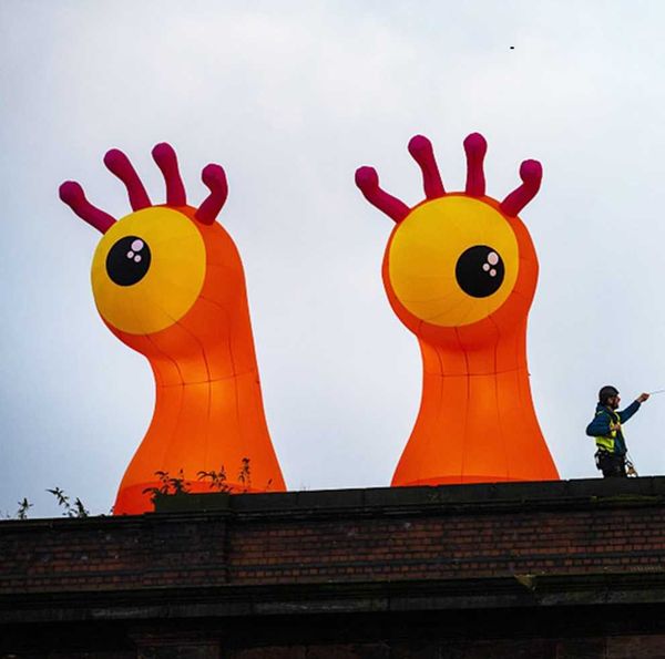 

wholesale 5m 16.5fth giant orange inflatable eye monster tube with light for mall halloween decoration