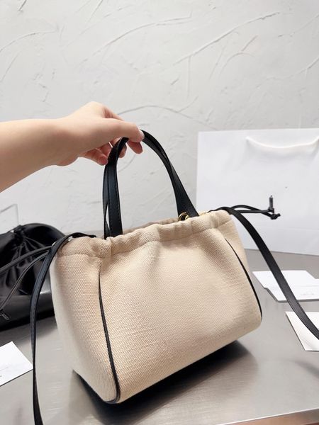 

canvas bag the whole bag is simple and tidy, full and comfortable