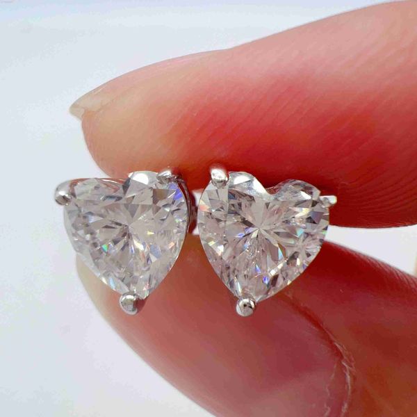 

fine jewelry 925 sterling silver heart cut vvs moissanite stud earrings, Golden