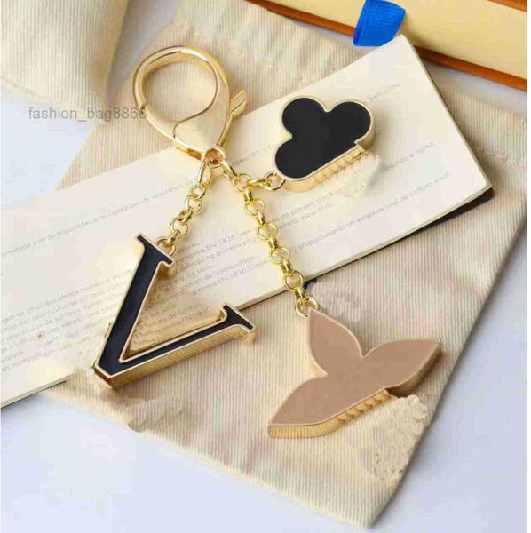 

luxury designers keychains letters with diamonds car key chain women buckle jewelry keyring bags, Silver