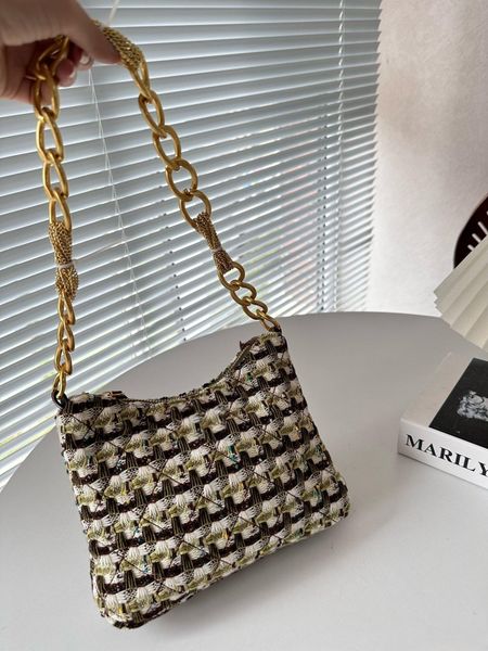 

single, shoulder bag, crossbody bag, underarm bag, handbag, woolen fabric, thick chain, fashionable and essential for travel