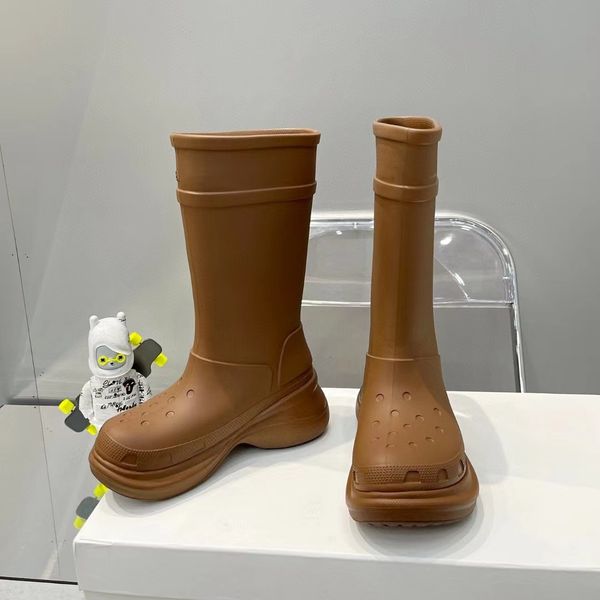 

luxurys designers women men rain boots paris croc boot england style waterproof rubber water eains shoes ankle boot booties brown green brig, Black