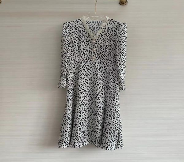 

the new leopard print vneck belt dress for early spring 2021 is gentle and with leopard print designs9934697, Black;pink