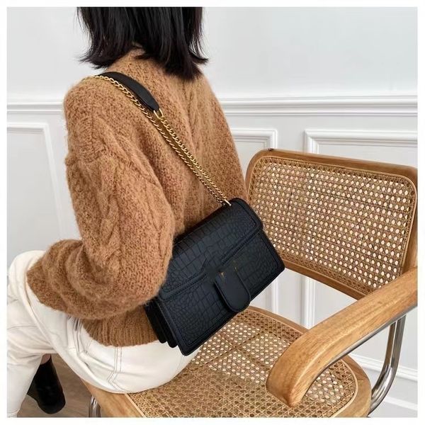 

2023 the New Senior All-in-one Fashion Chain Single Shoulder Crossbody Bag Women's Foreign Underarm Bag, Army green