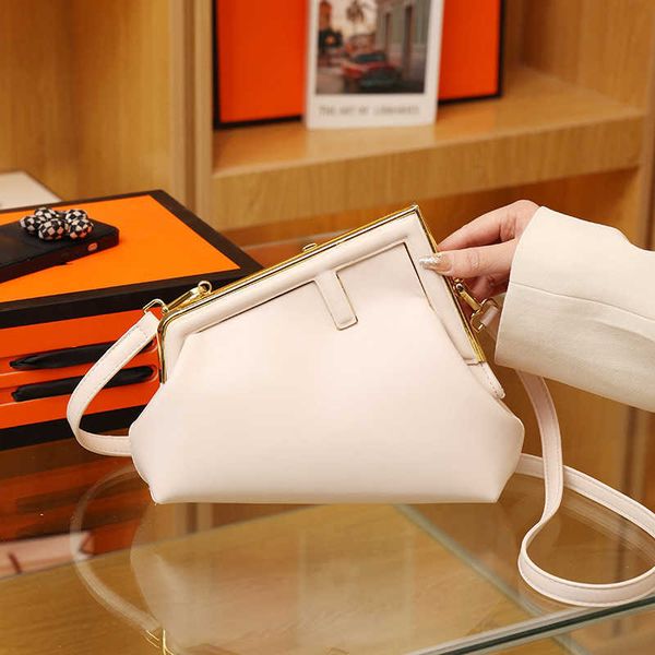 

outdoor designer bags tote cloud bag women's bag texture fashion clip bag simple shoulder crossbody bag fen bags bb83